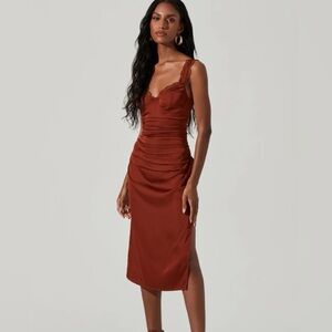 ASTR Alva Ruched Lace Trim Midi Dress